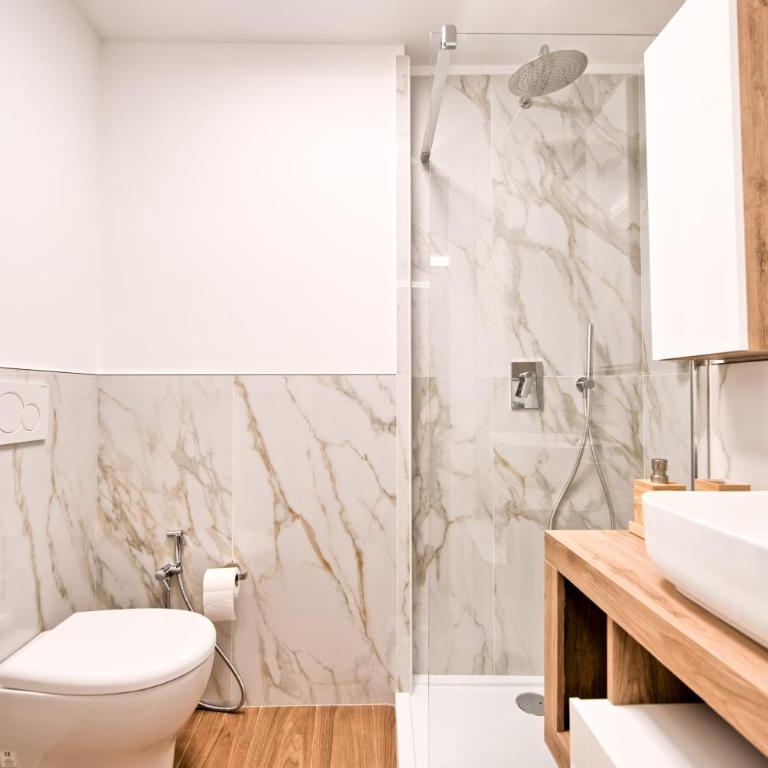 Caesar's quarters - private rooms in Rome - Camera Matrimoniale/Doppia con Letti Singoli con Balcone - 7