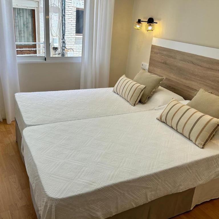 Calle REAL ALMUÑÉCAR - Apartamento de 3 dormitorios - 2