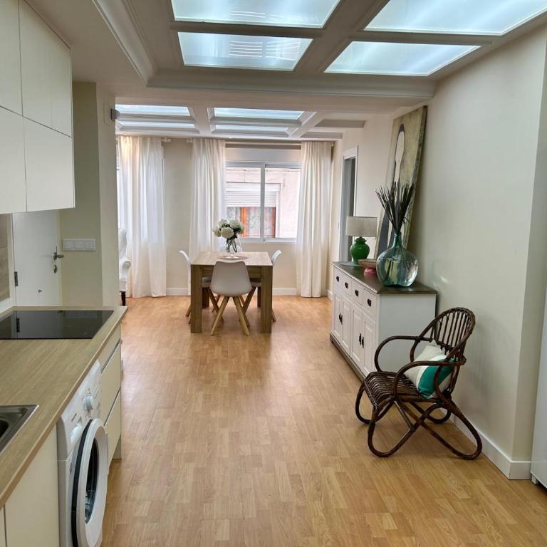 Calle REAL ALMUÑÉCAR - Apartamento de 3 dormitorios - 5