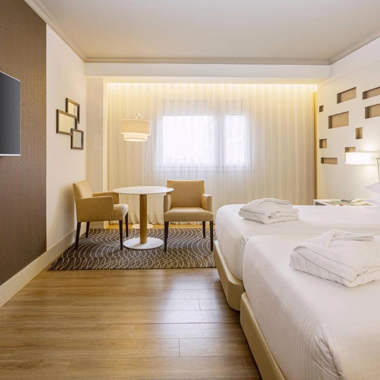 Madrid Marriott Auditorium Hotel & Conference Center - Habitación Executive con 2 camas individuales, acceso al salón y aparcamiento incluido - 1