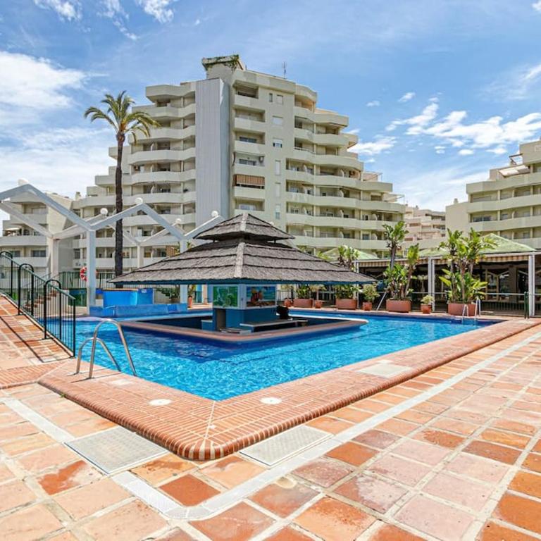 Bright Apt 2 BDR, with sea views, Benalbeach - One-Bedroom Apartment - 59