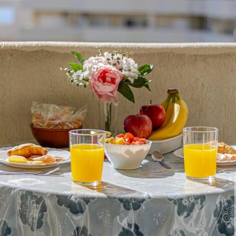 Bright Apt 2 BDR, with sea views, Benalbeach - One-Bedroom Apartment - 24
