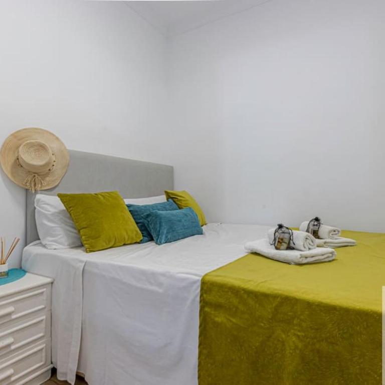 Bright Apt 2 BDR, with sea views, Benalbeach - One-Bedroom Apartment - 22