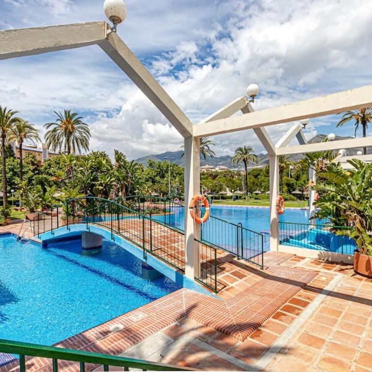 Bright Apt 2 BDR, with sea views, Benalbeach - One-Bedroom Apartment - 63