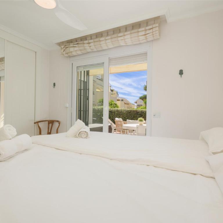 Cozy apartment with terrace and access to the beach, in Elviria, Marbella East - Two-Bedroom Apartment - 37