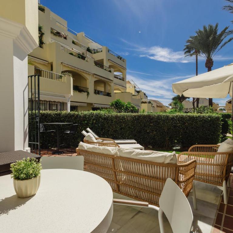 Cozy apartment with terrace and access to the beach, in Elviria, Marbella East - Two-Bedroom Apartment - 14