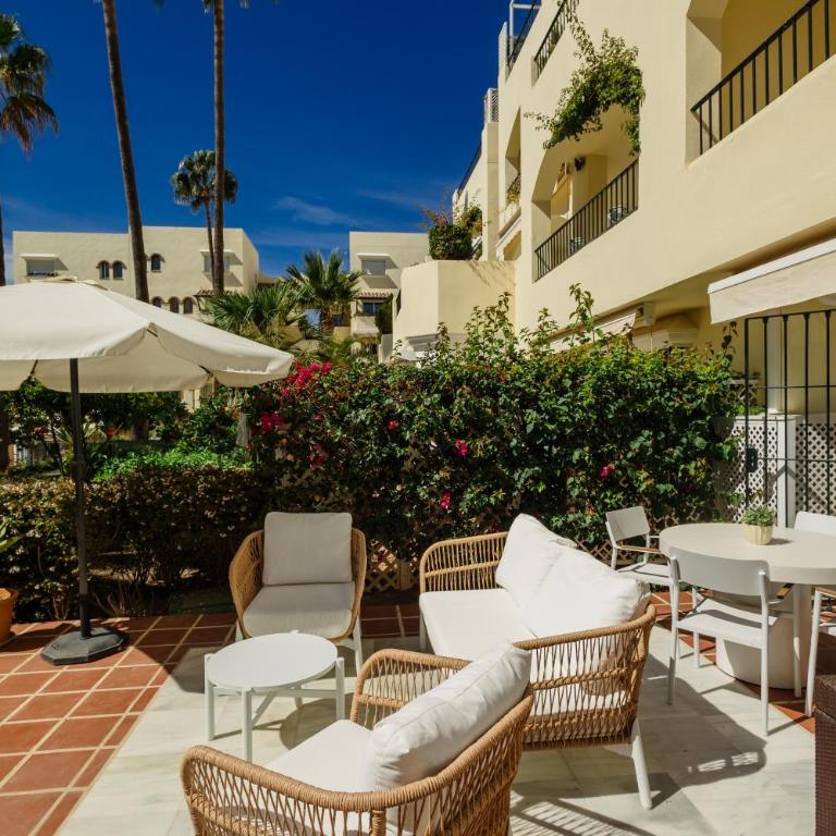 Cozy apartment with terrace and access to the beach, in Elviria, Marbella East - Two-Bedroom Apartment - 3