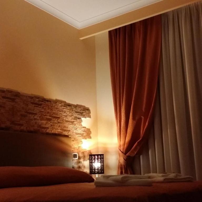 Jadore Monic - Camera Matrimoniale con Bagno Privato - 2