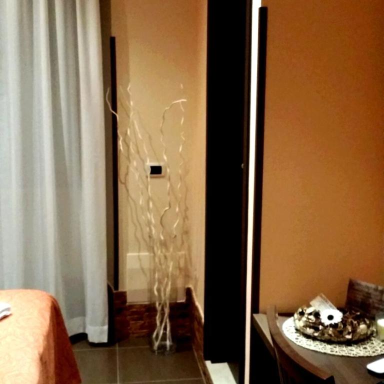 Jadore Monic - Camera Matrimoniale con Bagno Privato - 5