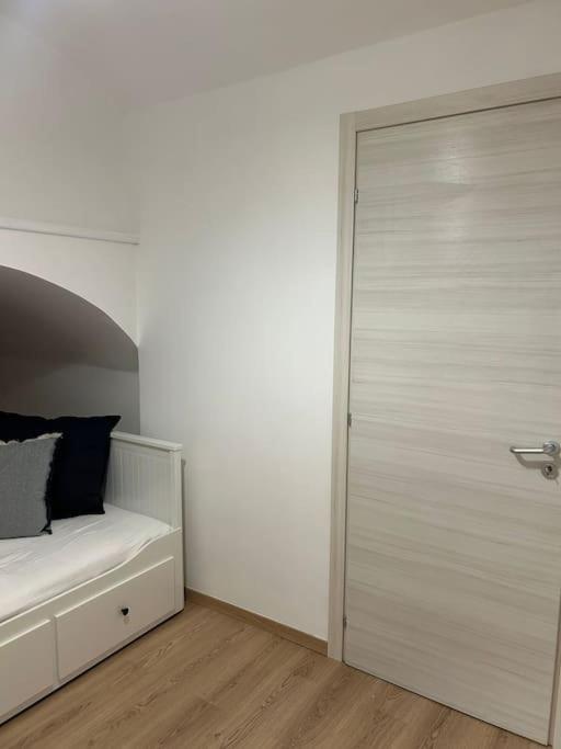 Caroline Home - One-Bedroom Apartment - 12