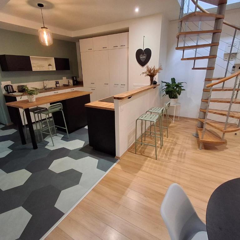 Appartement spacieux centre ville parking privé - Appartamento con 2 Camere da Letto - 4
