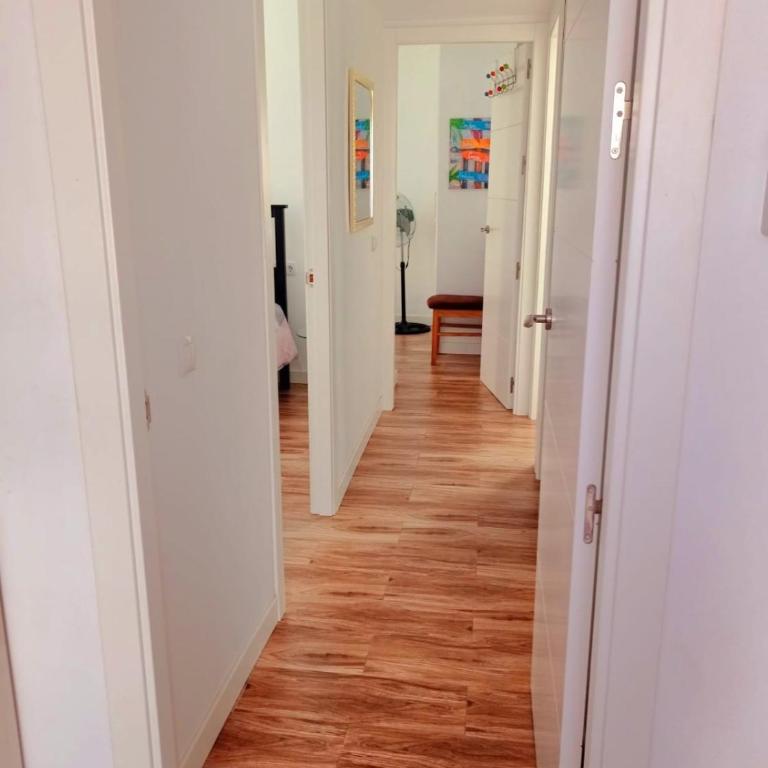 Piso segunda línea de playa - Three-Bedroom Apartment with Balcony - 27
