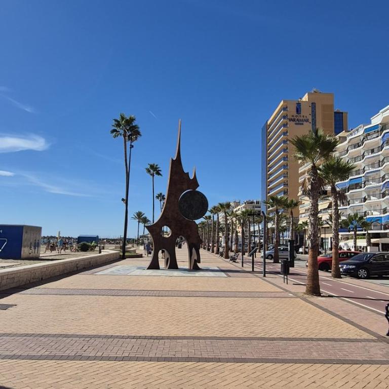 Piso segunda línea de playa - Three-Bedroom Apartment with Balcony - 34