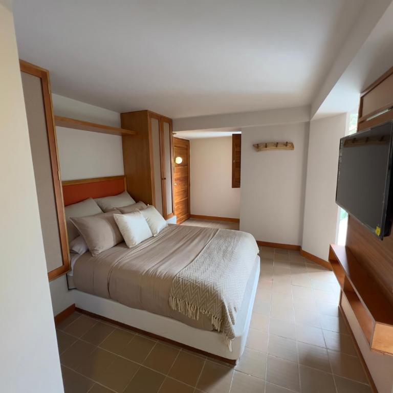 Son de la Loma Apartments - Studio with Balcony - 3