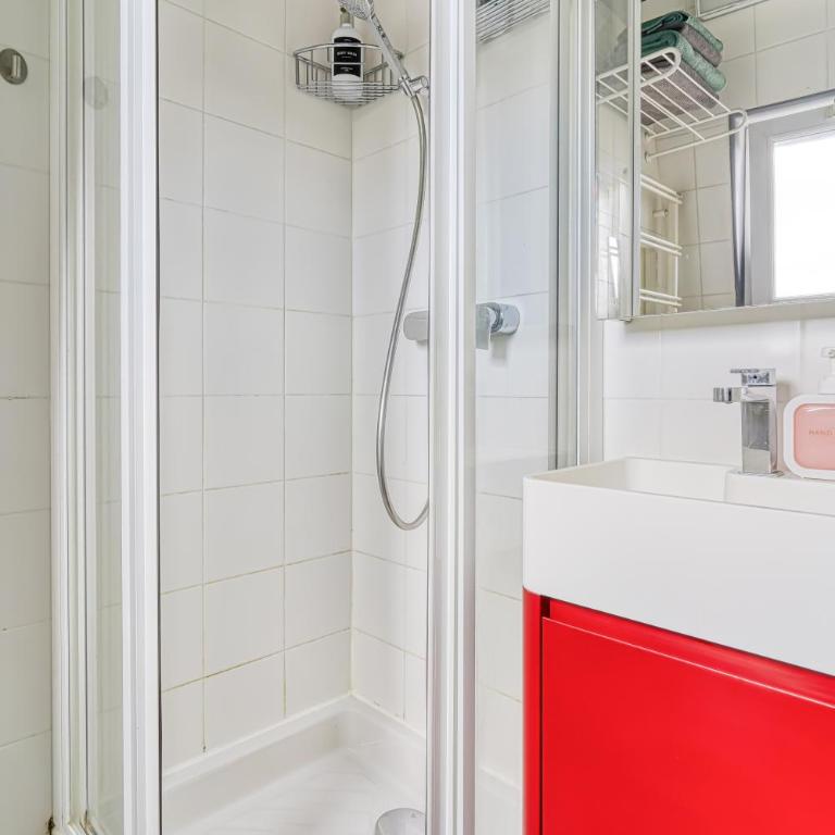 Sous les toits du Père Lachaise - One-Bedroom Apartment - 13