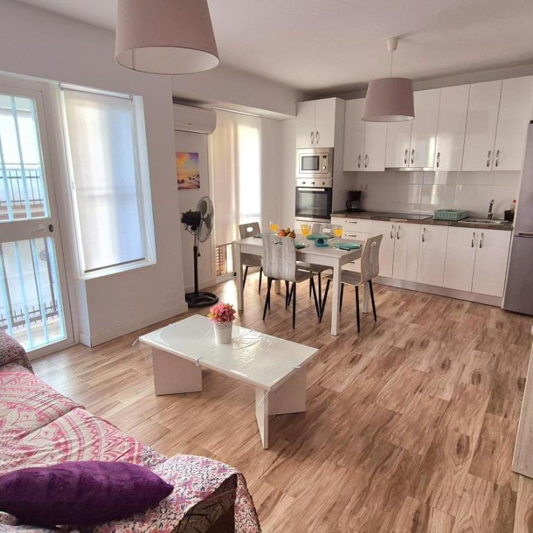 Piso segunda línea de playa - Three-Bedroom Apartment with Balcony - 15