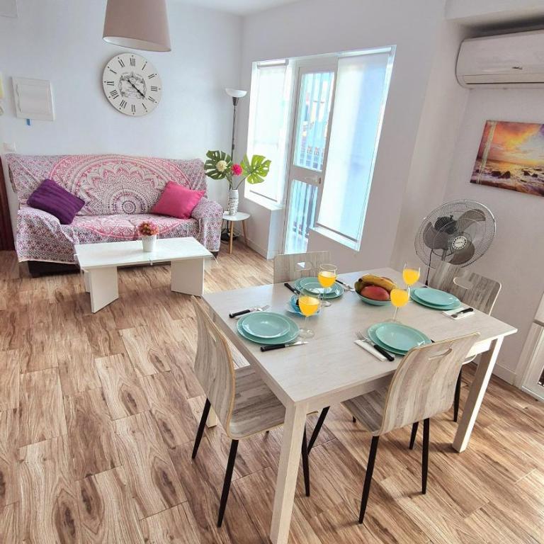 Piso segunda línea de playa - Three-Bedroom Apartment with Balcony - 16