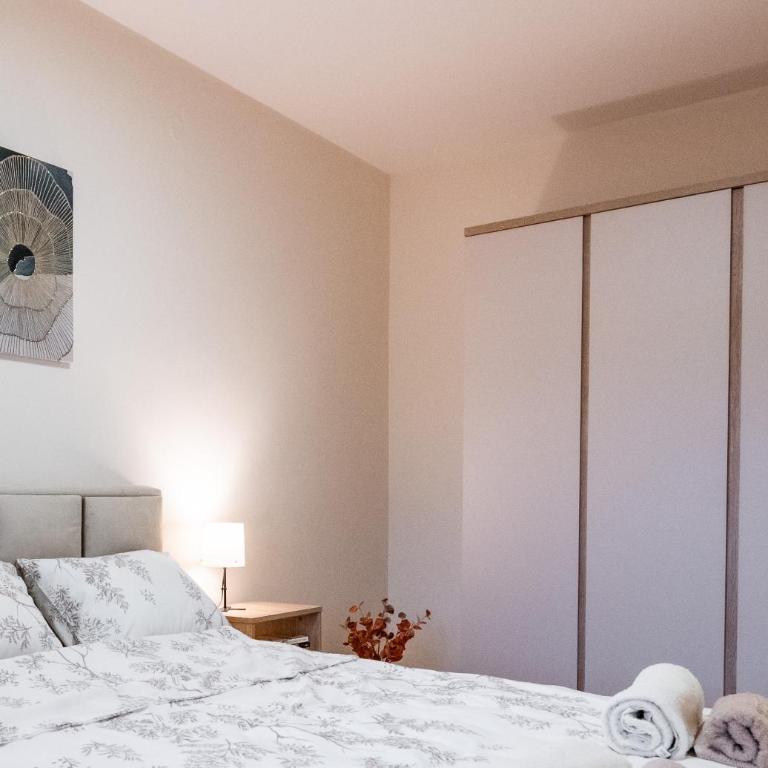 Central Place - One-Bedroom Apartment - 10