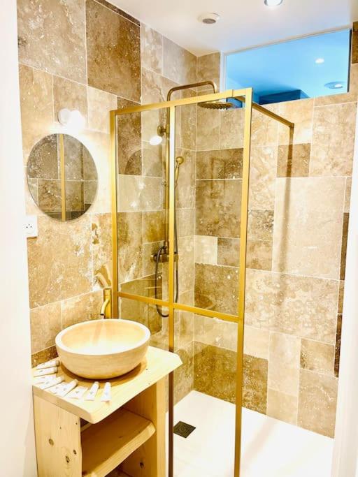 Stylish Loft Paris 17- 3 bdrs - 2 bathrs - 7 pers - Appartement 3 Chambres - 23