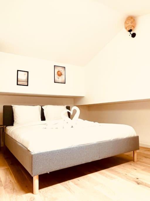 Stylish Loft Paris 17- 3 bdrs - 2 bathrs - 7 pers - Appartement 3 Chambres - 26
