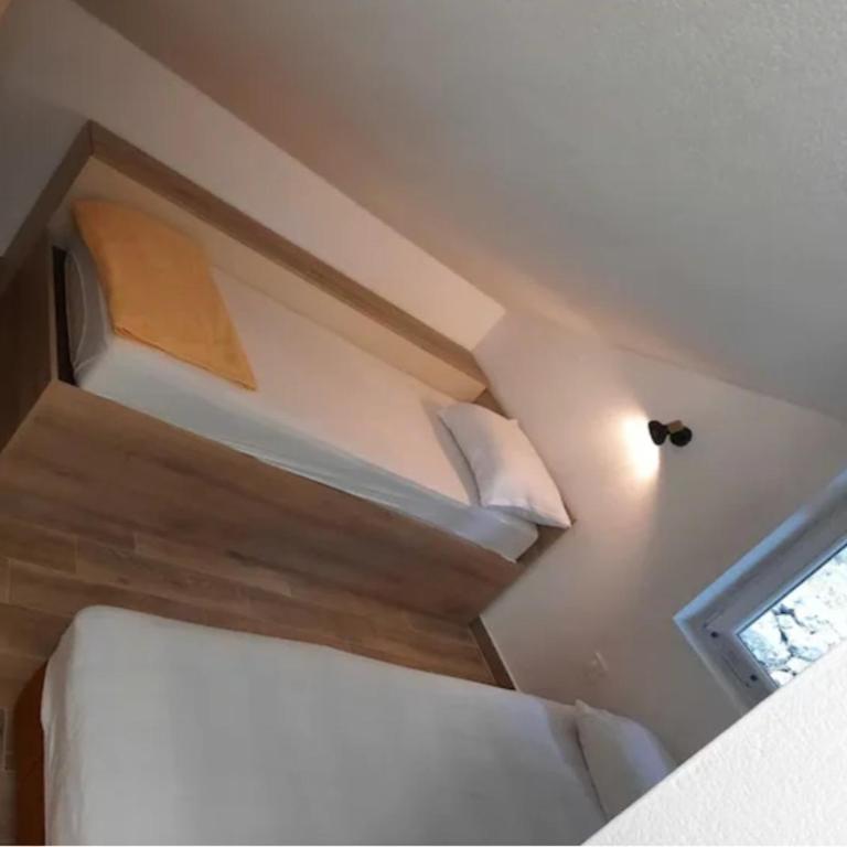 Glosy - Twin Room - 1