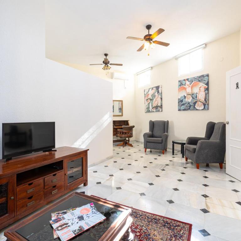 12p Villa Private Pool 5 Bathrooms 150m to Beach and Walking to La Cala de Mijas - Villa con piscina privada - 12