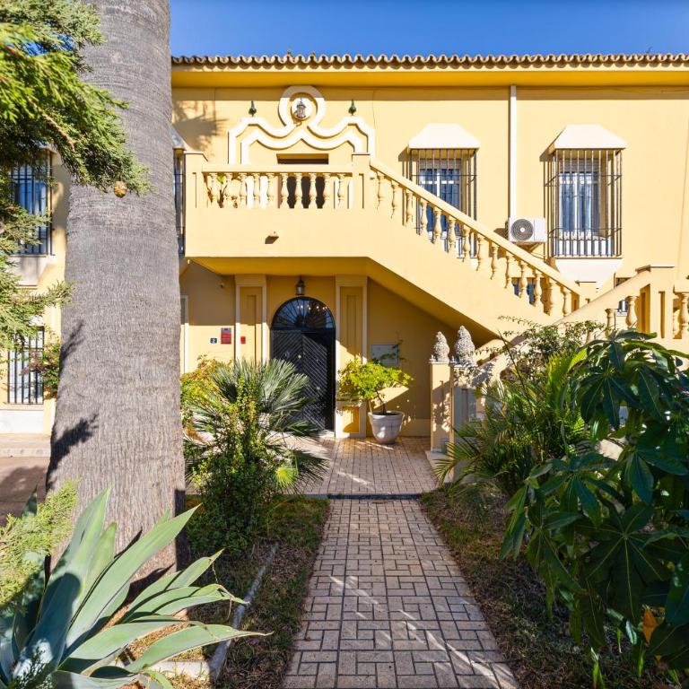12p Villa Private Pool 5 Bathrooms 150m to Beach and Walking to La Cala de Mijas - Villa con piscina privada - 1