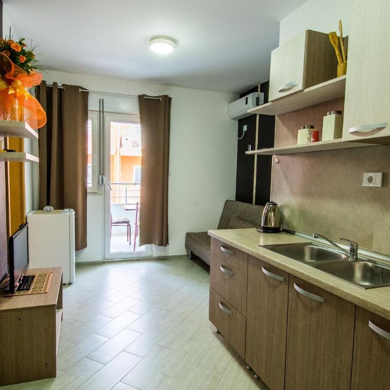 Apartmani Barović Bečići - One-Bedroom Apartment with Balcony - 12
