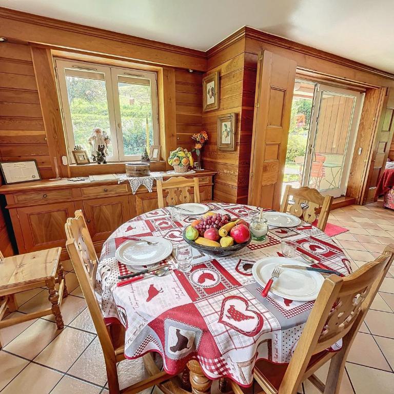 Chalet rénové avec cheminée et terrasse, proche télécabine - FR-1-688-96 - Chalet - 9