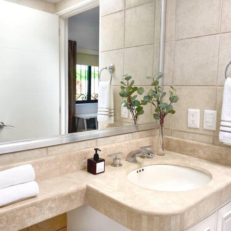 Casa Palencia Hotel and Breakfast - Queen Room with Garden View - 8