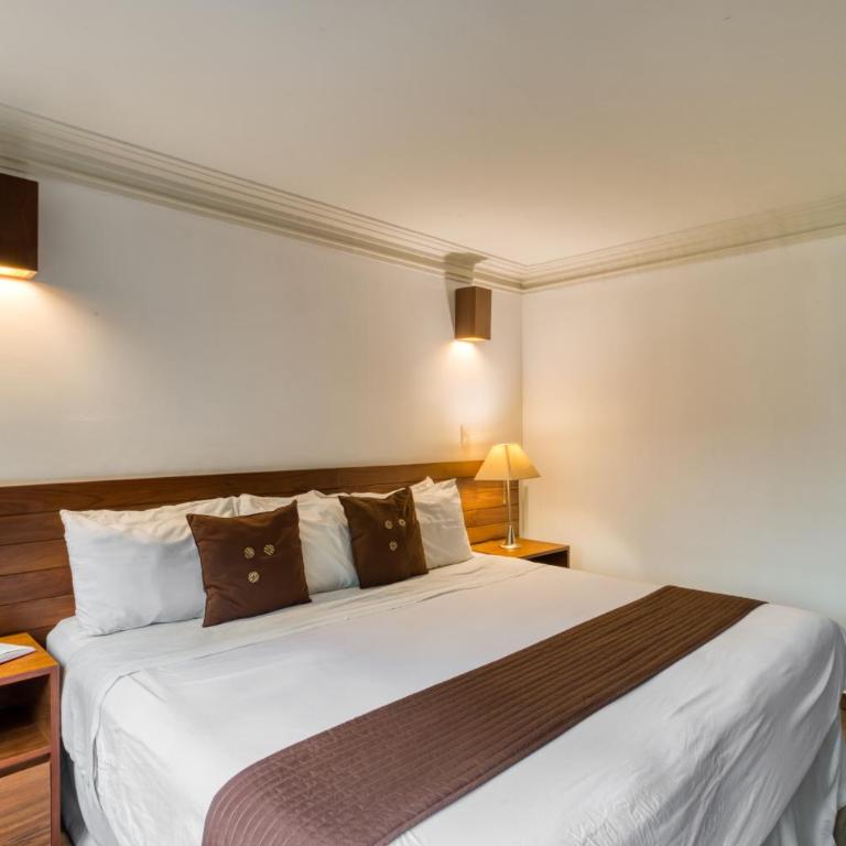 Tokio Ciento Diez - King Suite with Balcony - 12