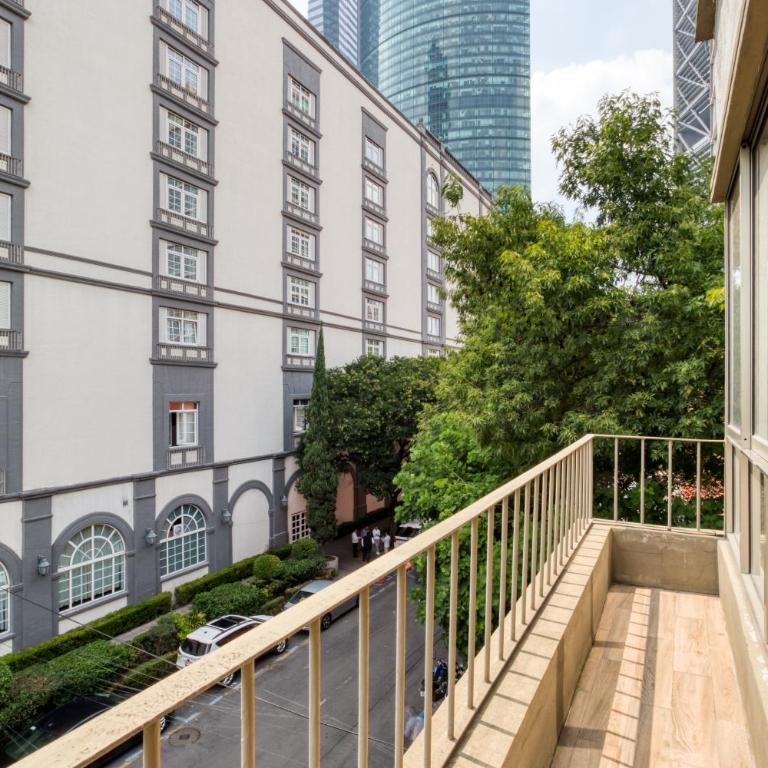 Tokio Ciento Diez - King Suite with Balcony - 9