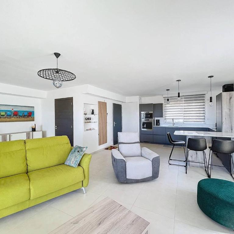 Grand T3 vue sur la baie de Calvi - Appartement 2 Chambres - Vue sur Mer - 9