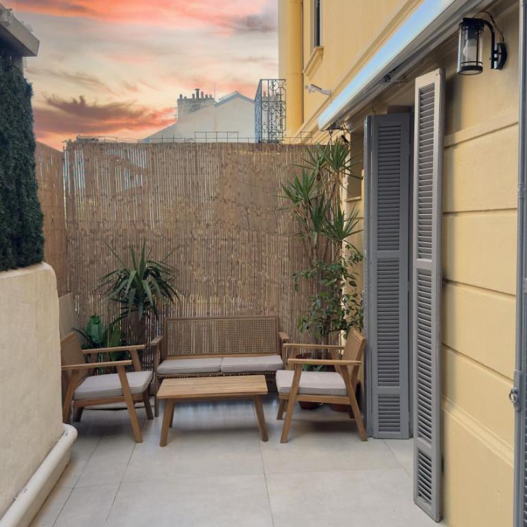 Central Studio - Bright & Modern - Private Terrace - AirCon - Near Train & Beach - Appartement 1 Chambre - 1