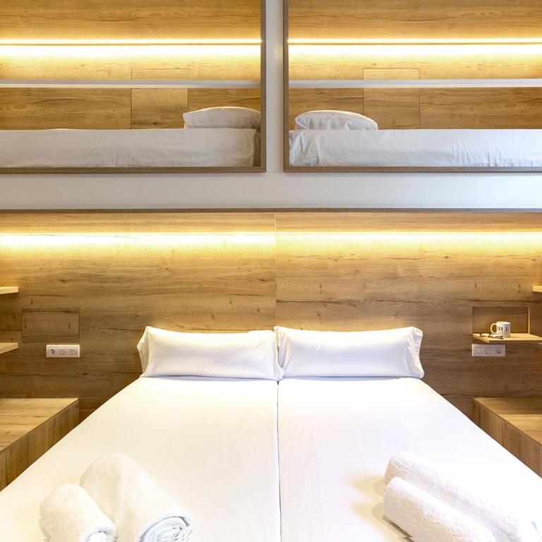 Weflating Boutique Hostel - Family Room with Balcony - 10
