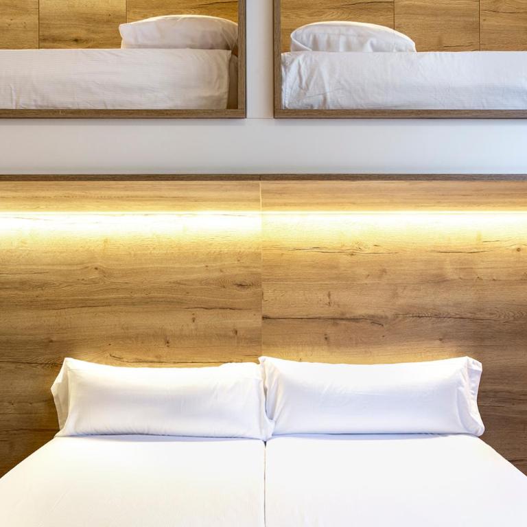Weflating Boutique Hostel - Family Room with Balcony - 6