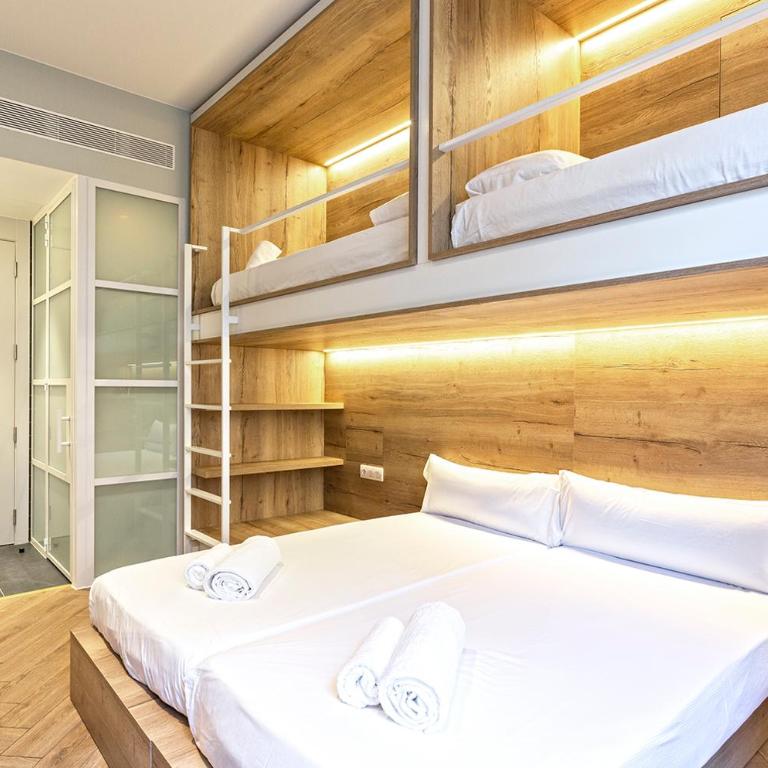 Weflating Boutique Hostel - Family Room with Balcony - 1