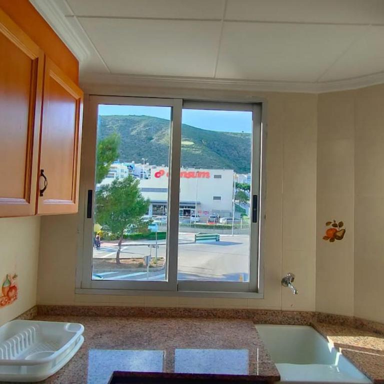 Estupendo apartamento con piscina y vistas al mar - Three-Bedroom Apartment - 12