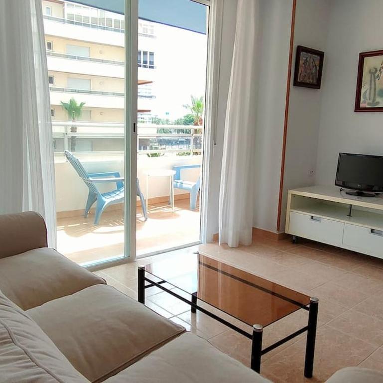 Estupendo apartamento con piscina y vistas al mar - Three-Bedroom Apartment - 16