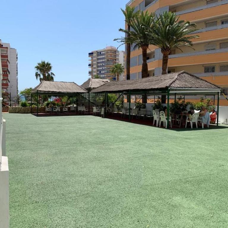 Estupendo apartamento con piscina y vistas al mar - Three-Bedroom Apartment - 17