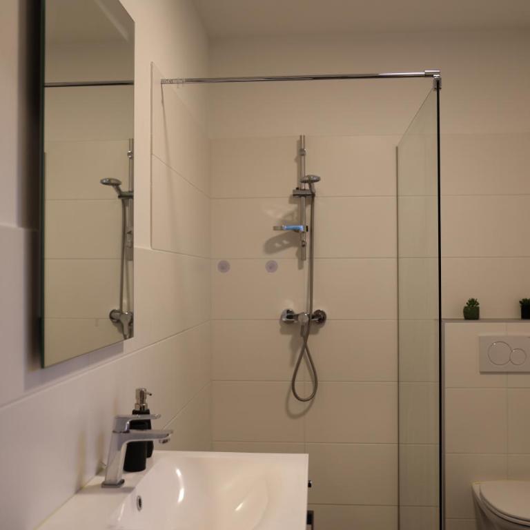 Sorinas Home - Comfortable Apartment near Graz - Free Parking - Apartment mit 2 Schlafzimmern mit Balkon und Terrasse - 2