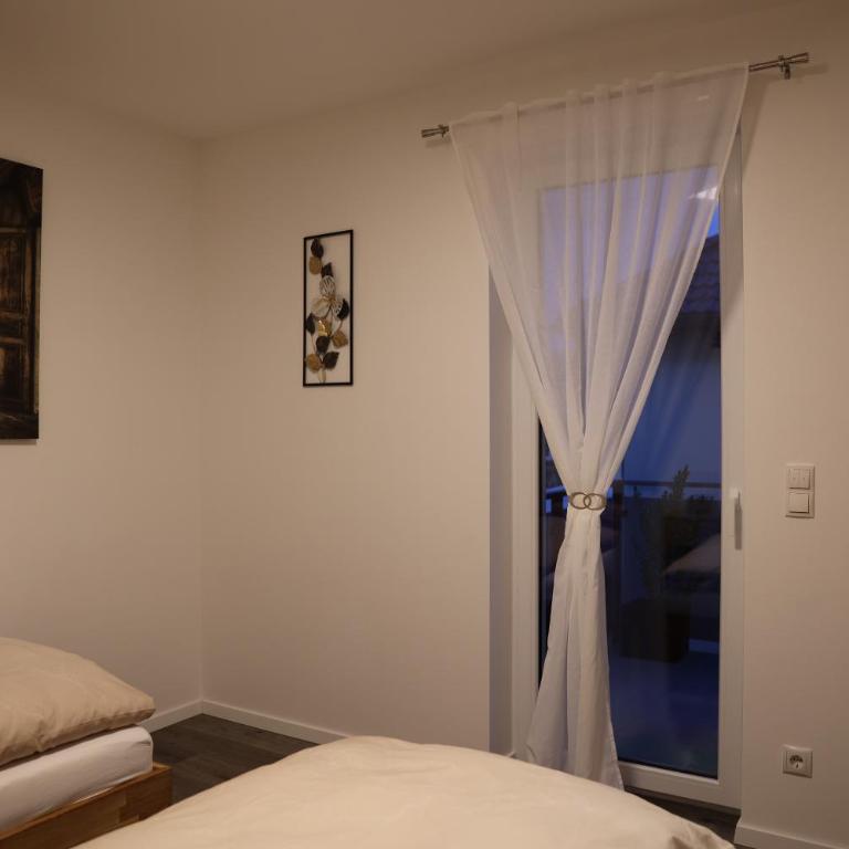 Sorinas Home - Comfortable Apartment near Graz - Free Parking - Apartment mit 2 Schlafzimmern mit Balkon und Terrasse - 4