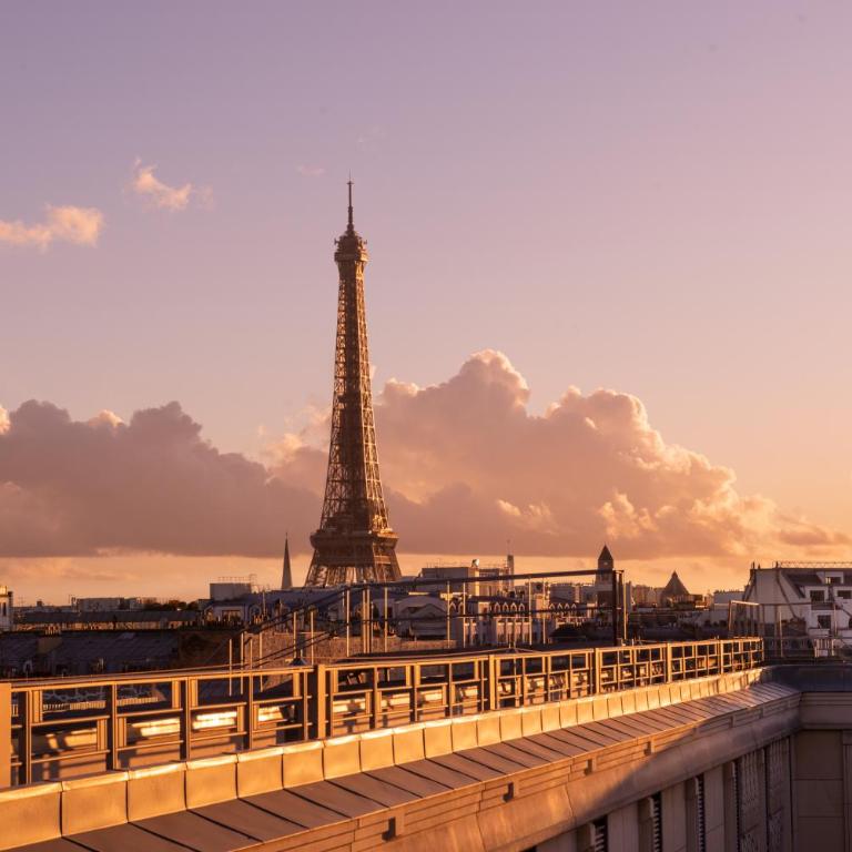 L'Hôtel du Collectionneur Paris - Chambre Prestige - Vue Tour Eiffel - 6