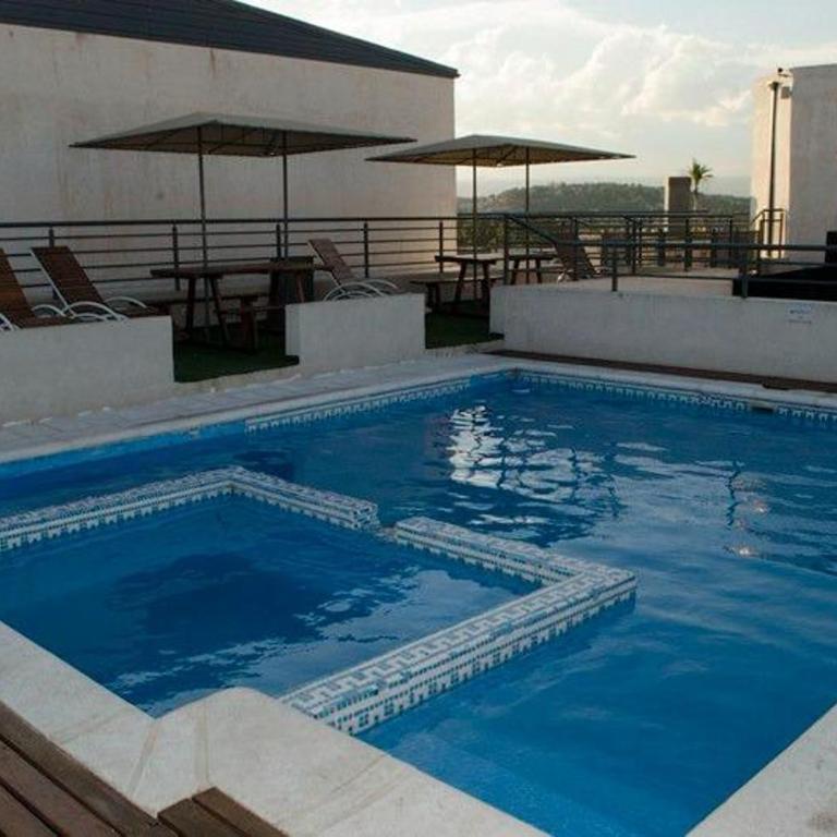Departamento, Terraza con PISCINA, SUM y PARRILLAS a 2 cuadras de PEATONAL - Apartamento de 2 dormitorios con terraza - 2