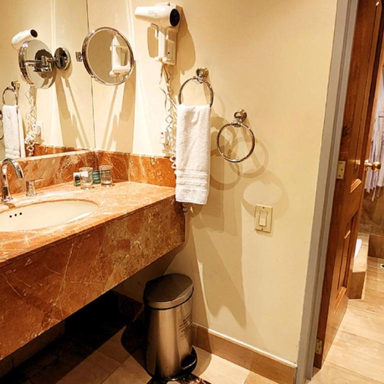 Bogota Plaza Hotel - Deluxe Double Room with Bath - 4