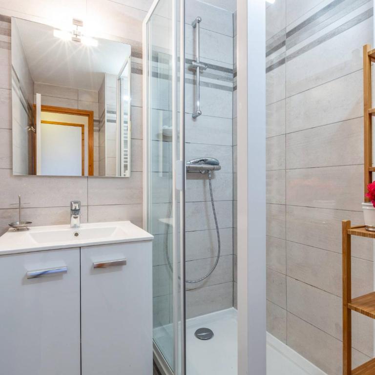 Charmant T3 avec terrasse, près des pistes, pour 6 personnes à La Plagne - Two-Bedroom Apartment - 3