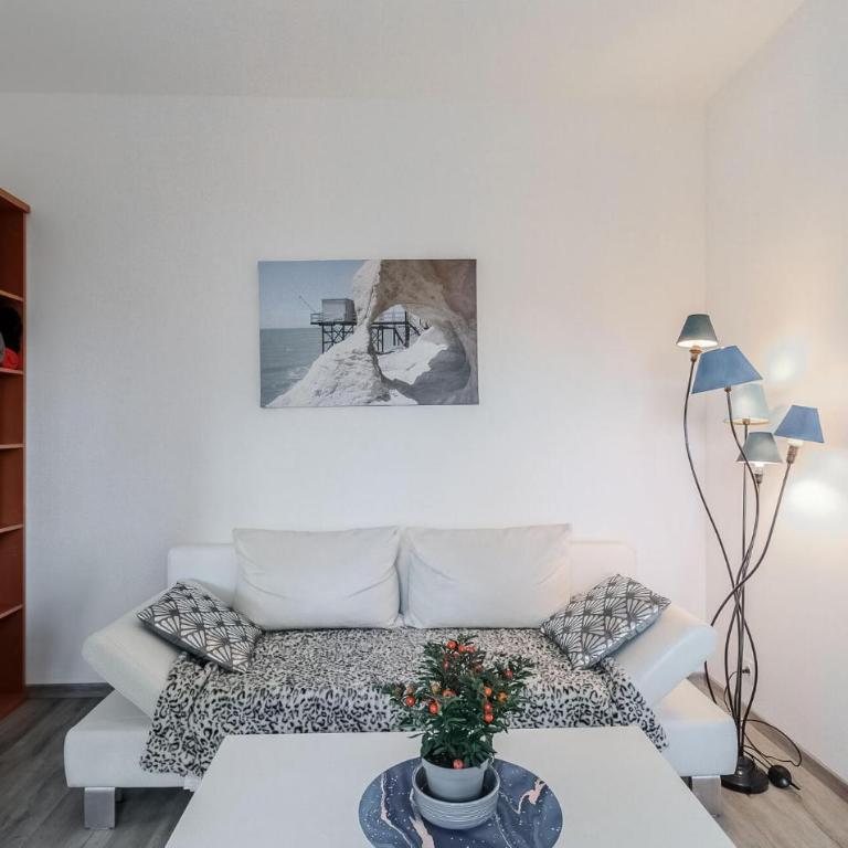 Beautiful Home In Royan With Wifi - Maison de Vacances 2 Chambres - 1