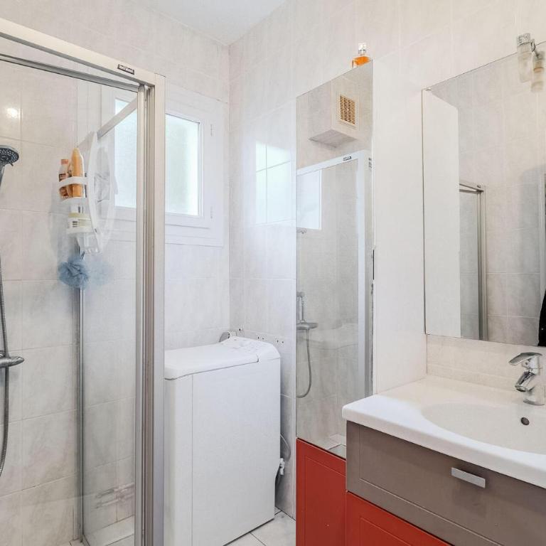 Beautiful Home In Royan With Wifi - Maison de Vacances 2 Chambres - 11