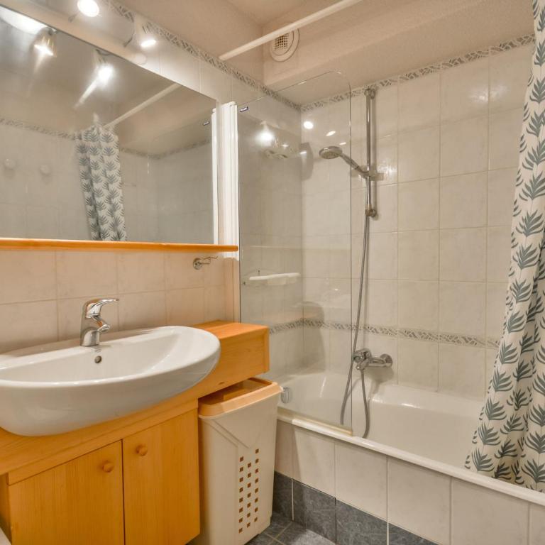 Bel appartement 2 chambres près des pistes, centre station, parking, WIFI, balcon exposé sud - FR-1-684-11 - Appartement - 7