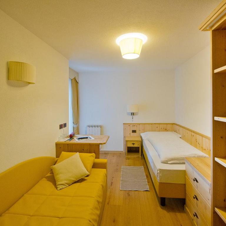 Family & Wellness Hotel Fontana - Camera Singola con Vista Montagna - 3